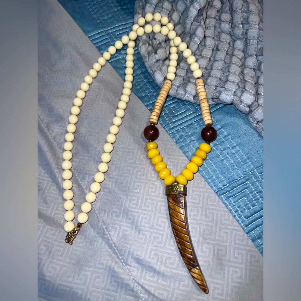 NWOT Betsy Pittard necklace